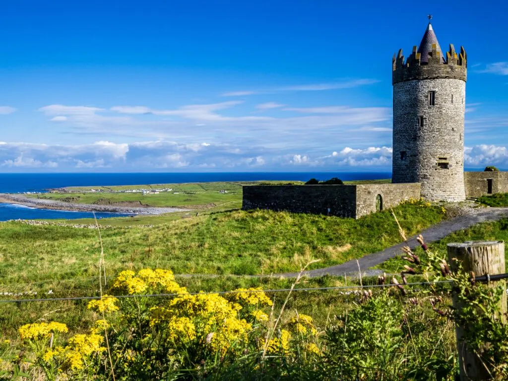 Doonagore castle - © EyesTravelling