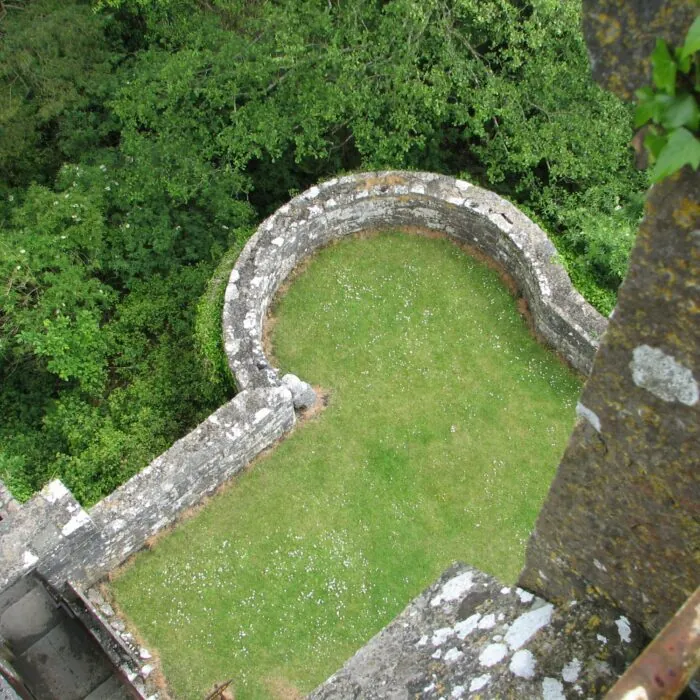 Le Craggaunowen Castle - bawoodvine - cc