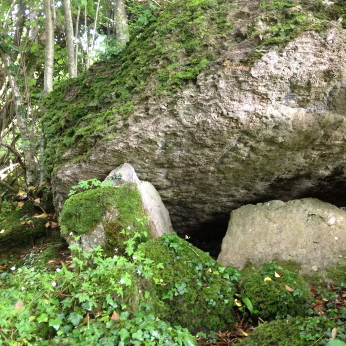 Le Meehambee dolmen - Cliona Keating - cc