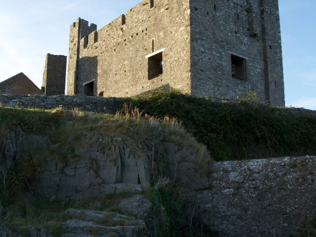 Le Greencastle royal castle - Richard Browne - cc