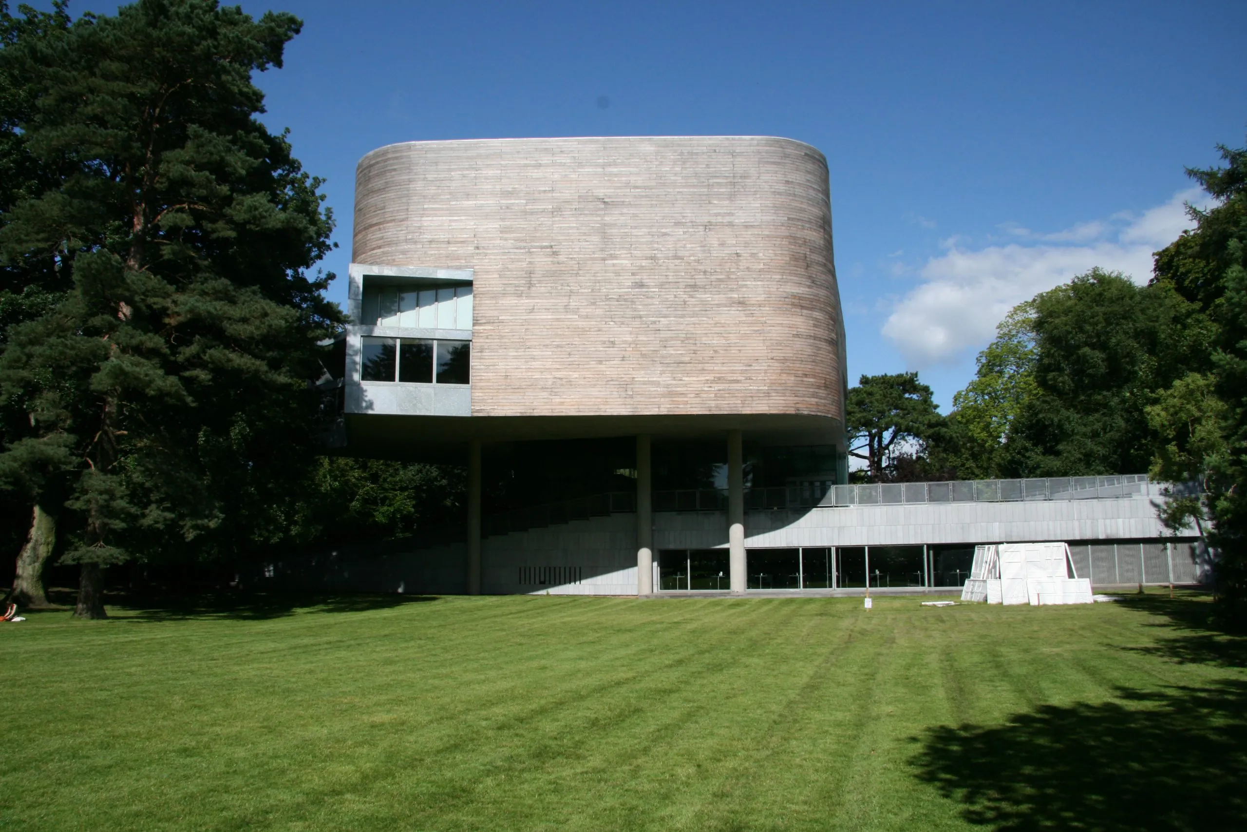 lewis glucksman gallery 2 scaled