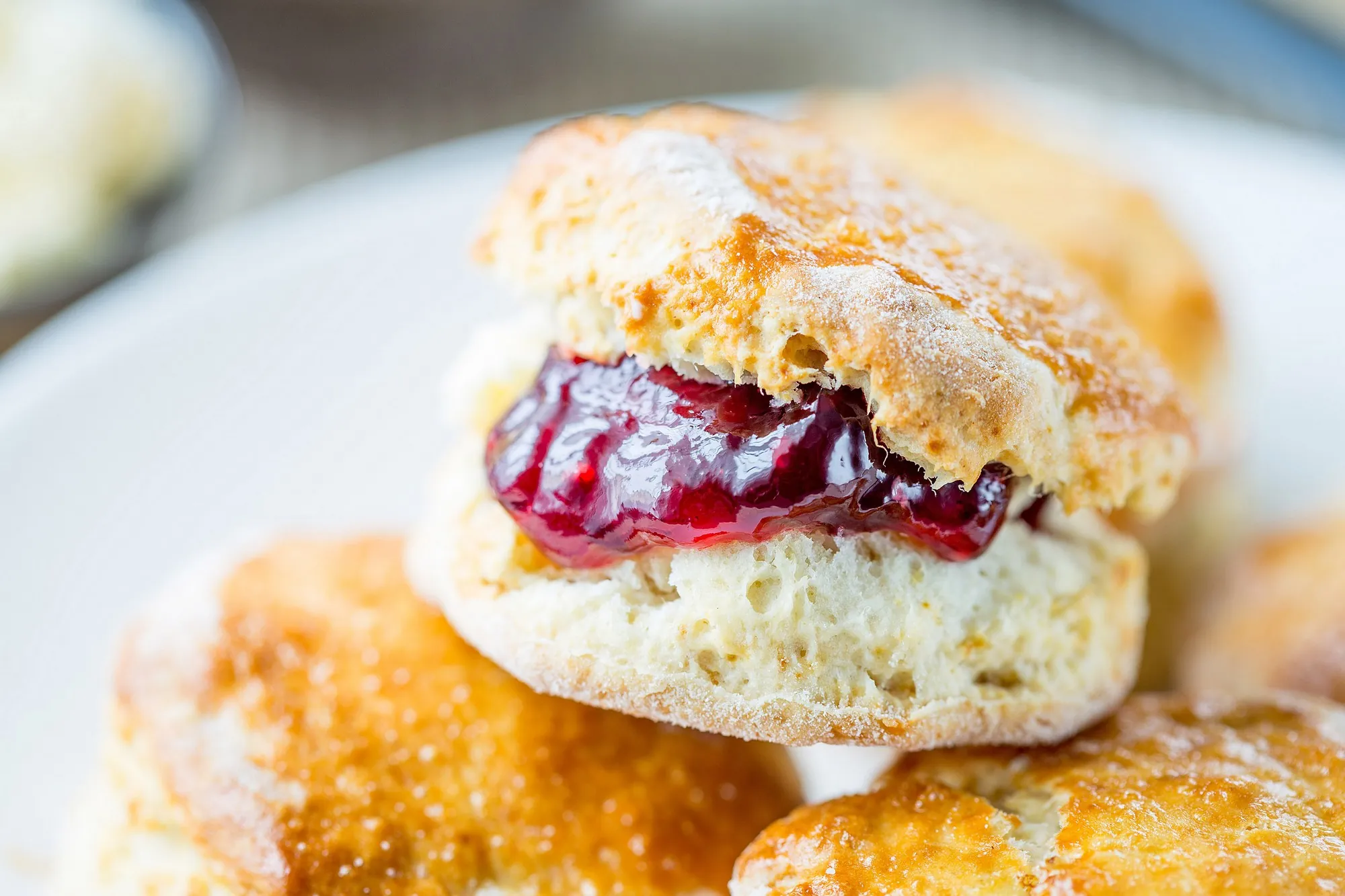 Des scones à la confiture - © Shutterstock