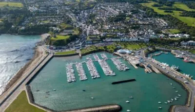 Vue aérienne de Howth et de son port - © Ire DronePhotography
