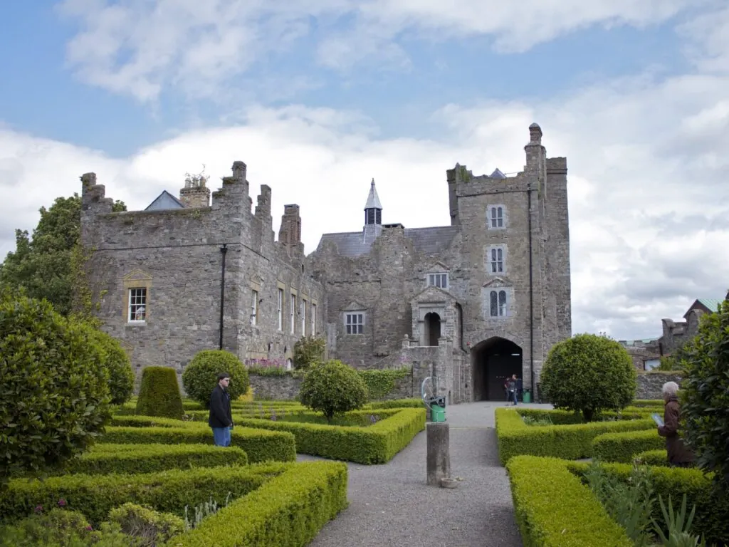 Le Drimnagh Castle