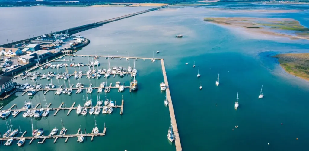 5 façons d'aller à la plage quand on est à Dublin ! 1 Vue aérienne du port de Malahide - © Lucian
