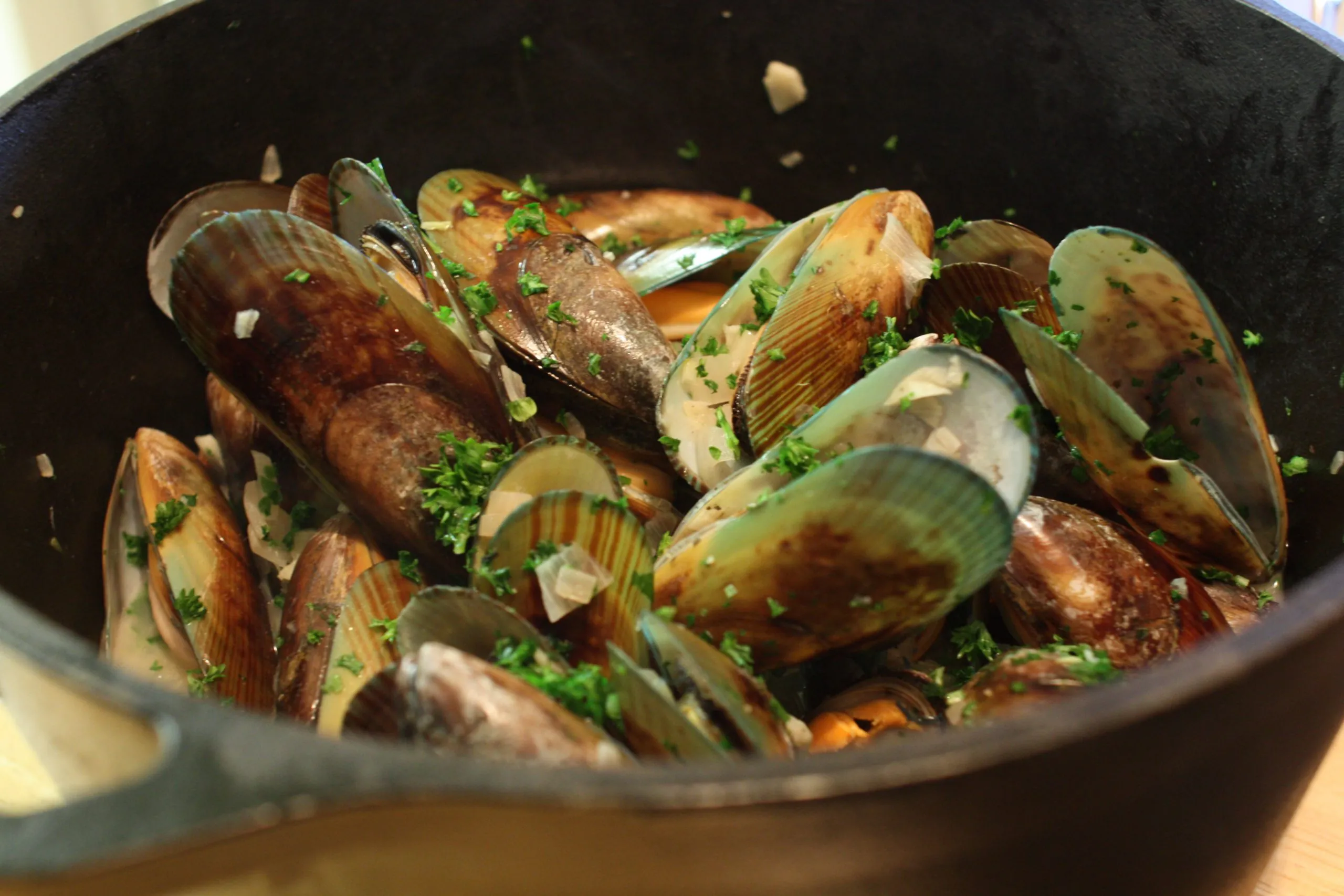 Les garlic breaded mussels