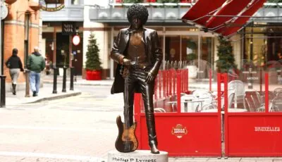 Phil Lynott 3 La statue de Phil Lynott à Dublin - © abd
