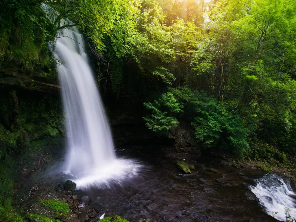 La Glencar waterfall – Tom Archer – cc