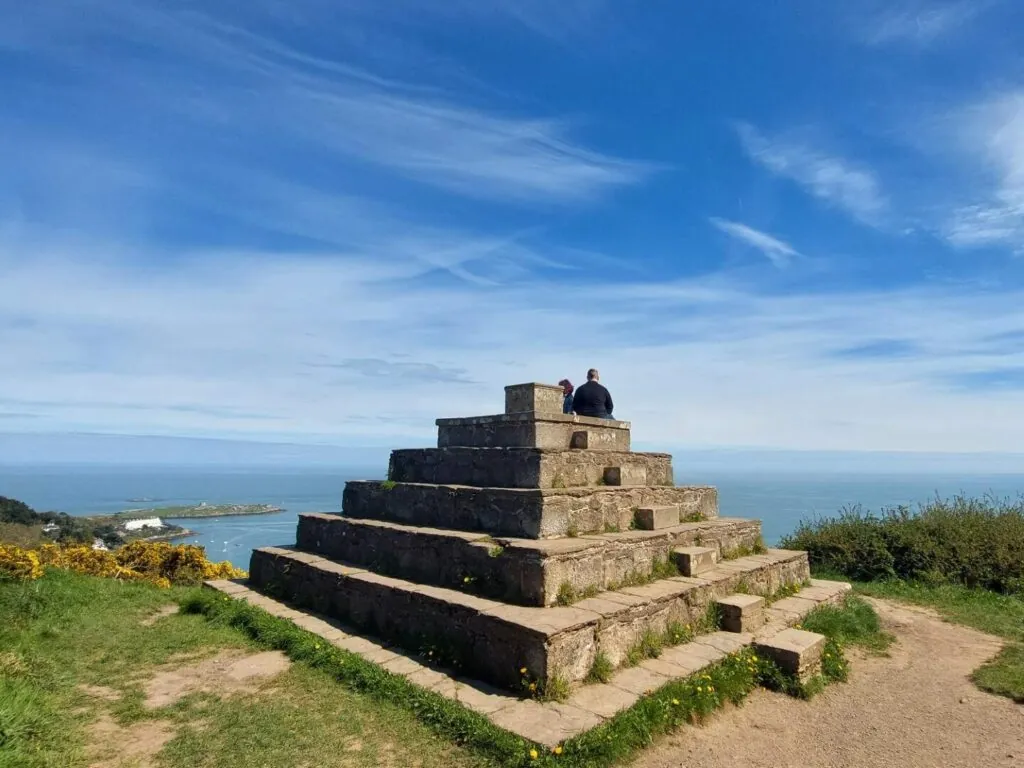 La Wishing Stone (The Pyramid on Killiney Hill) - © Paola Floris, Fáilte Ireland