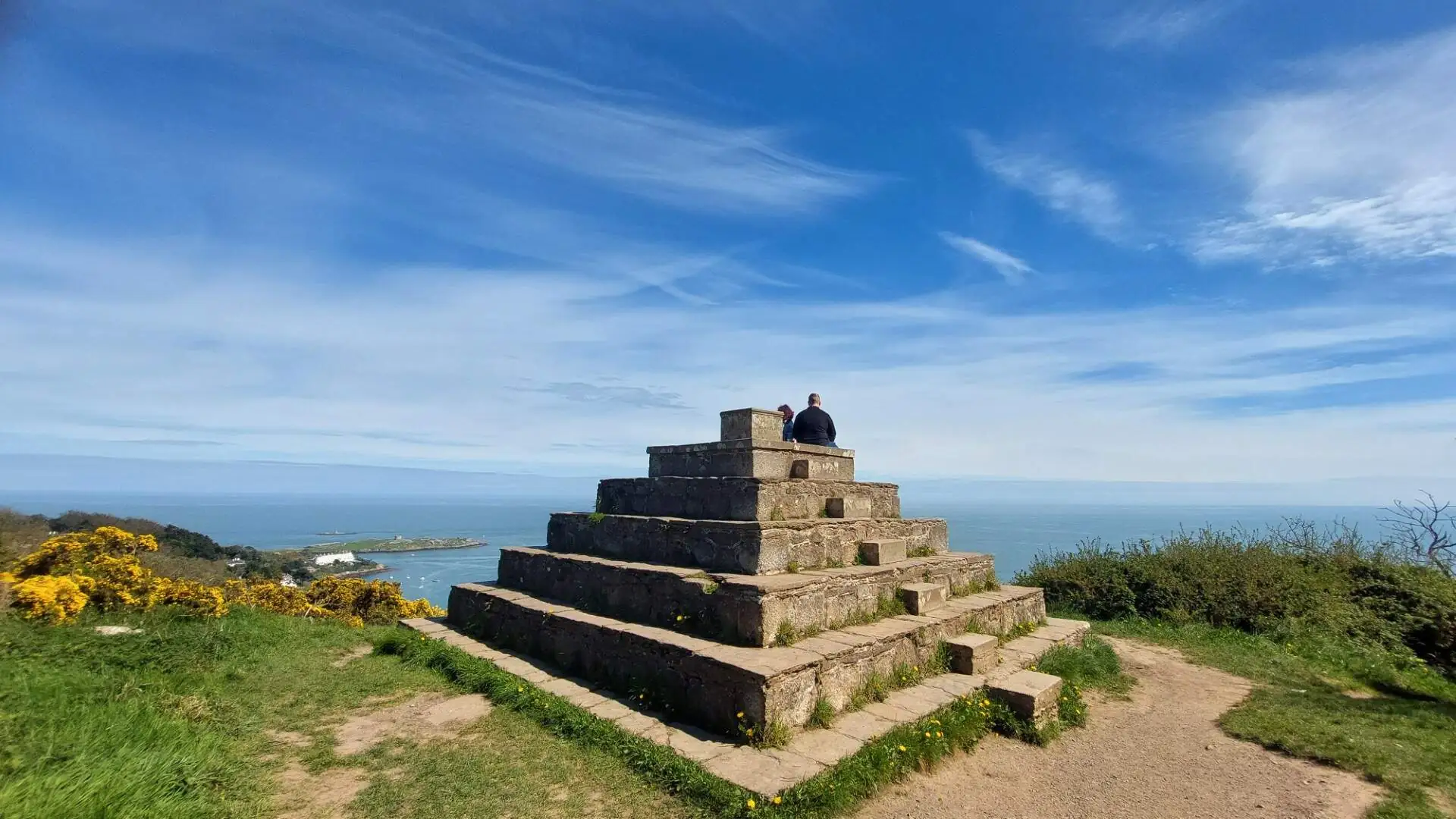 wihing stone pyramide killiney