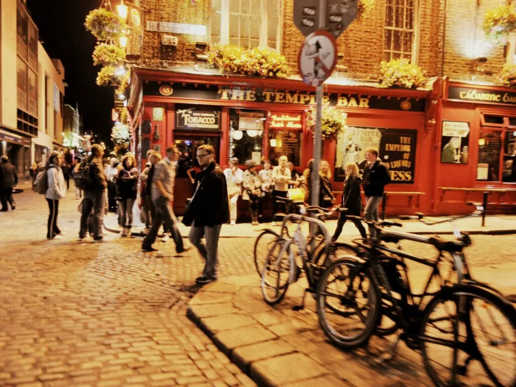Temple Bar - SarahElizabethC. - cc