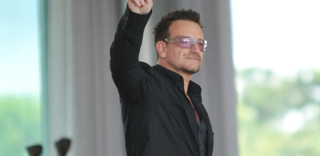 Bono, sommé de stopper son concert dans les rues de Dublin !