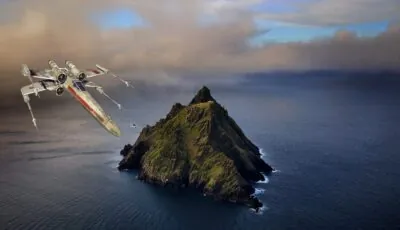 Un X Wing en approche sur Skellig Michael en Irlande