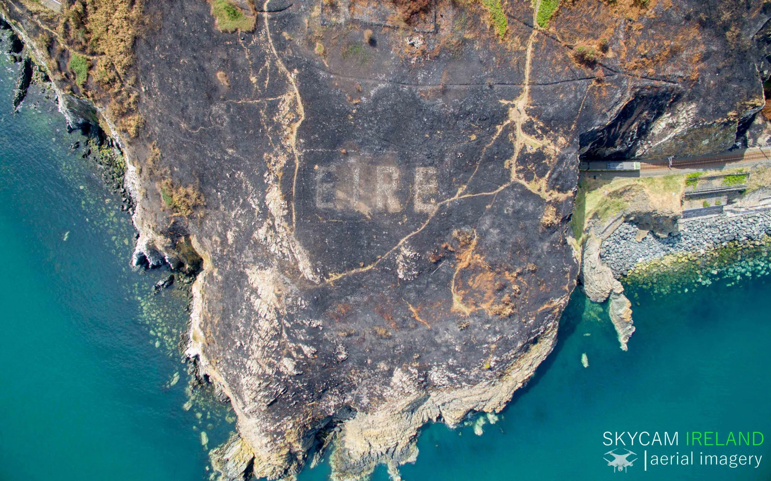 L'inscription Eire après l'incendie - Skycam Ireland