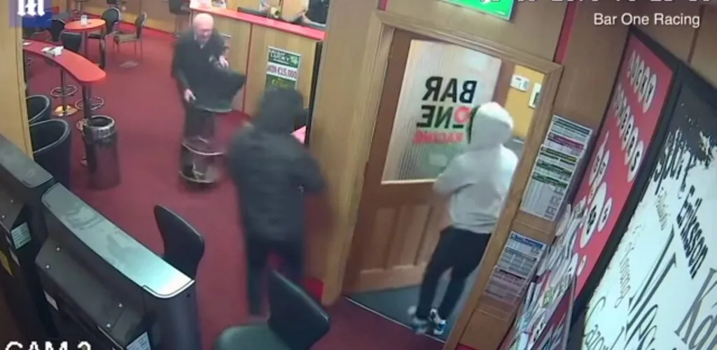 Un irlandais de 83 ans met en fuite 3 braqueurs à Cork