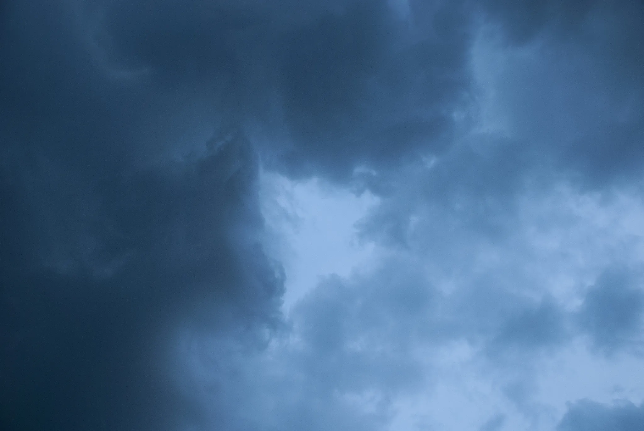 Des nuages annonçant la tempête Ali - whatelseblue - cc