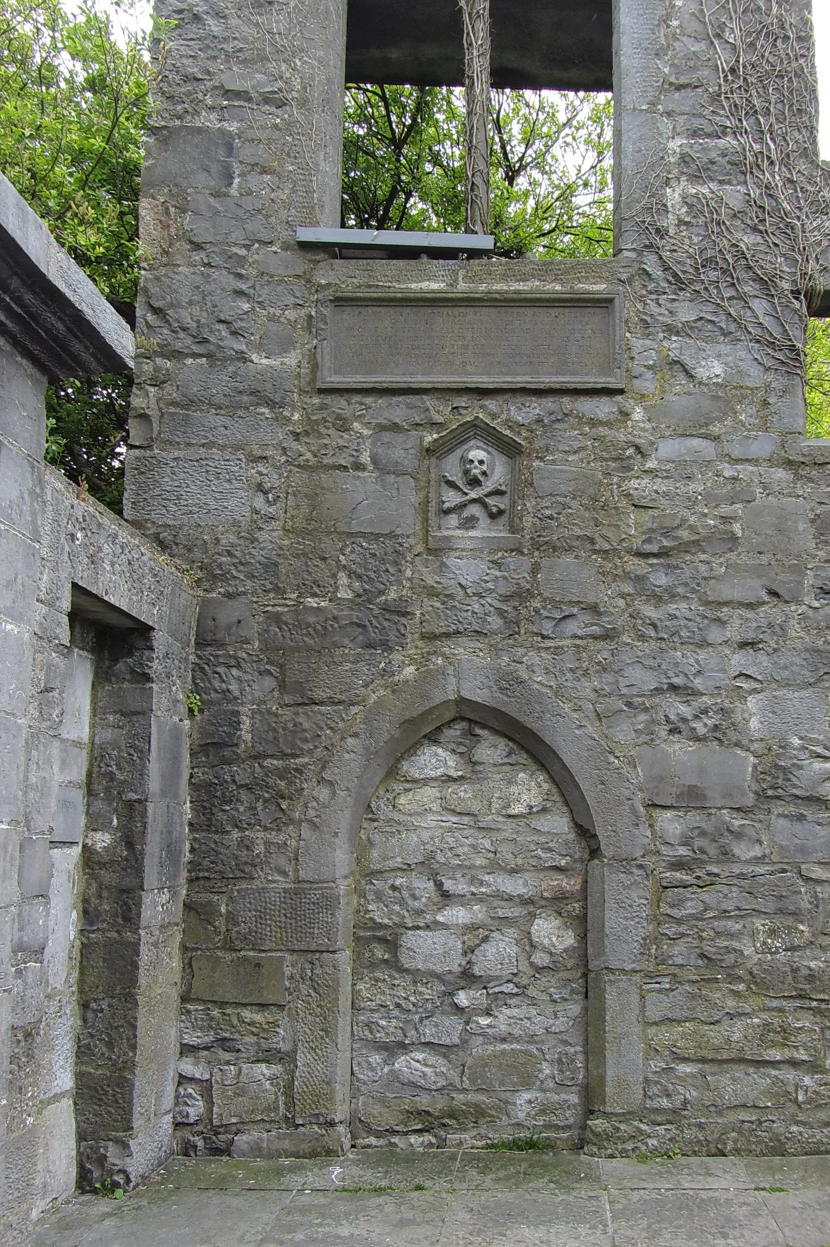 Le Lynch’s Memorial Window - Bob Linsdell - cc