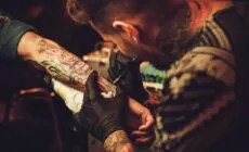 Un tatoueur en Irlande - Nejron
