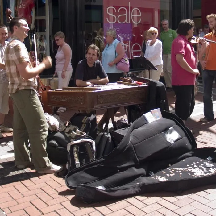 Des Buskers sur Grafton Street à Dublin - Noel Cosgrave - cc
