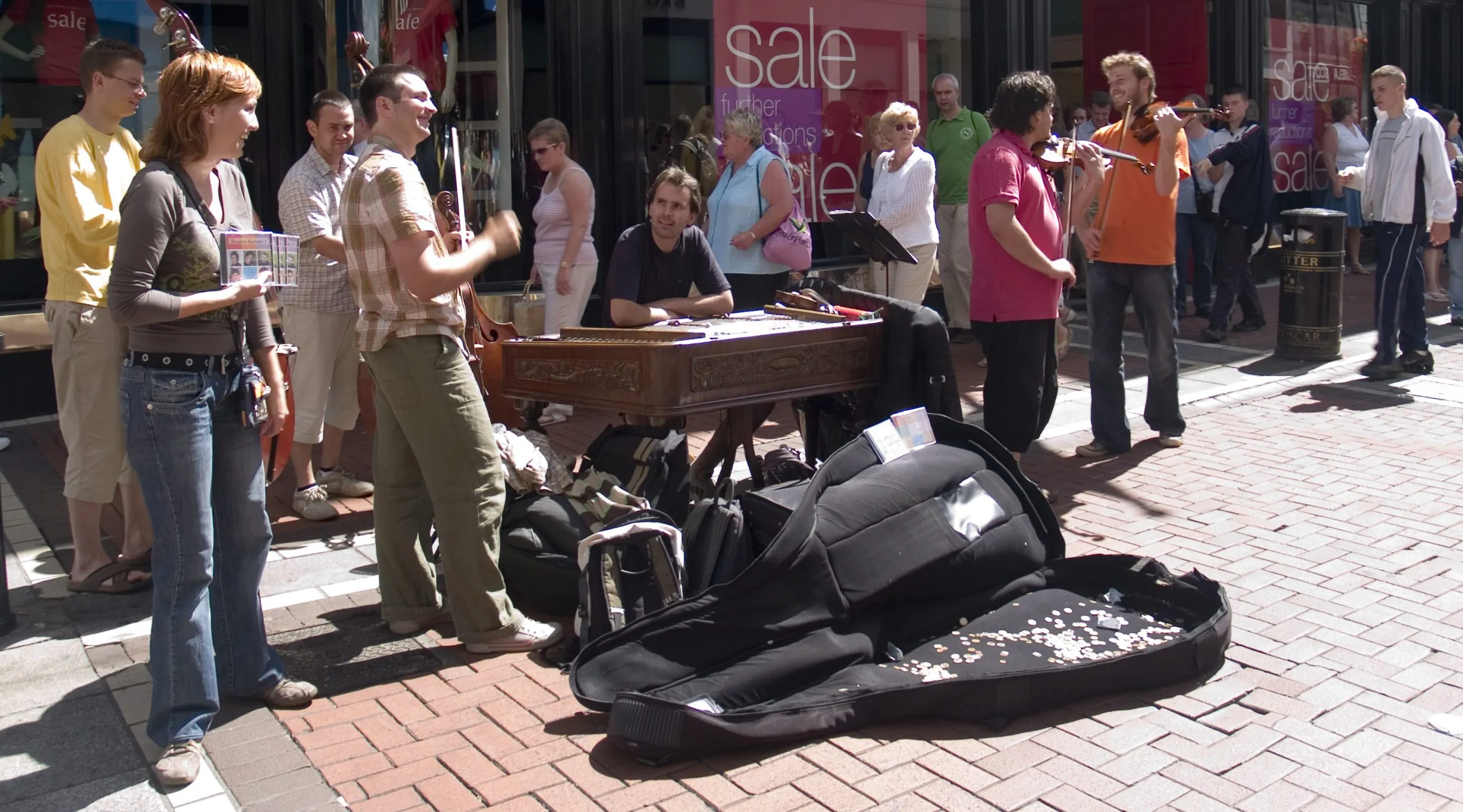 Des Buskers sur Grafton Street à Dublin - Noel Cosgrave - cc