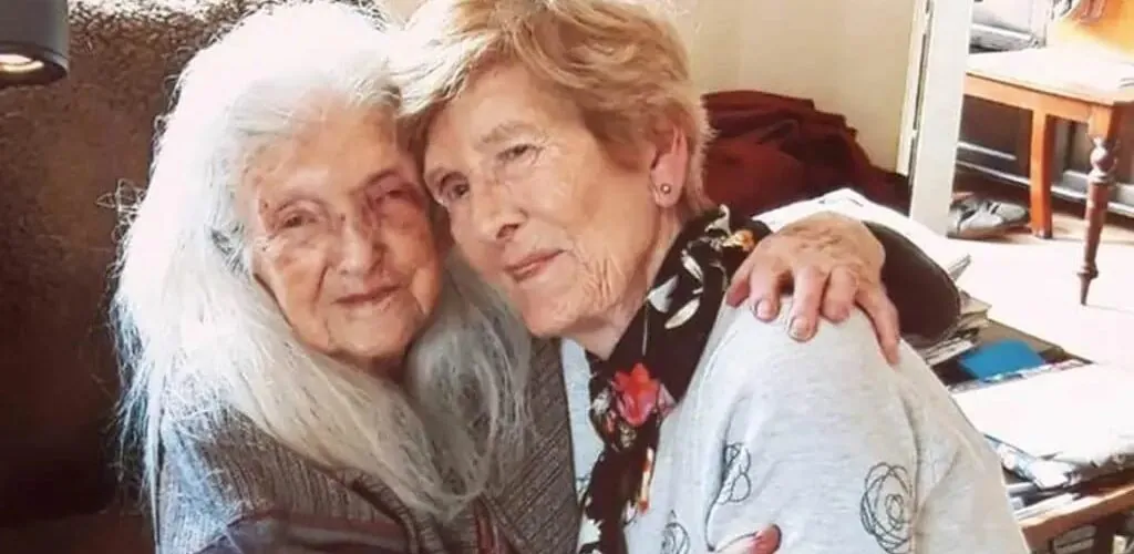 Insolite : une irlandaise de 82 ans rencontre  pour la première fois sa mère de 103 ans