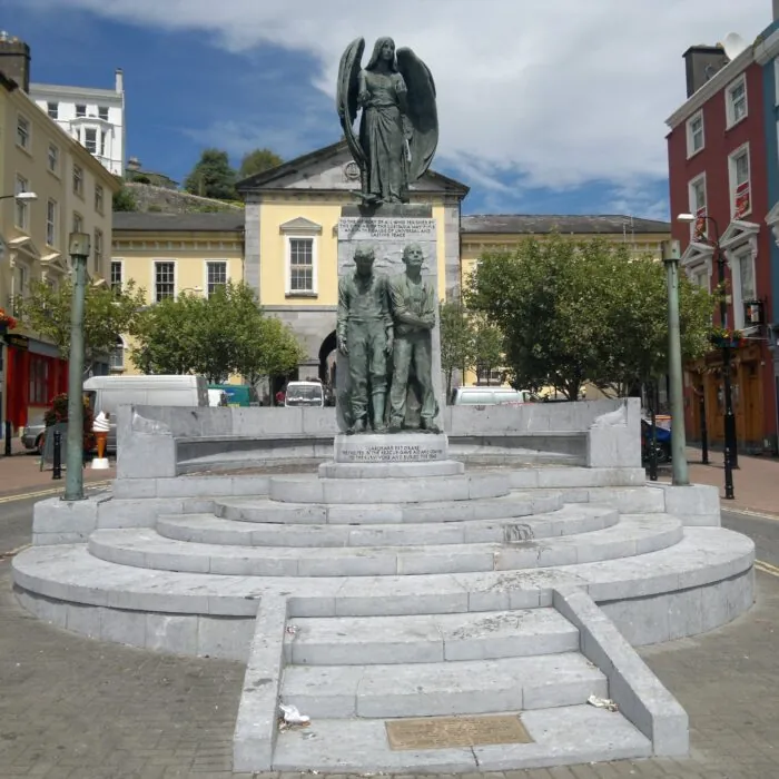 Le Lusitania Memorial - SteHLiverpool - cc