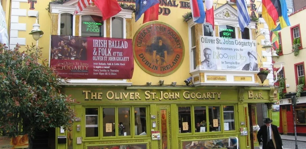 Les 4 meilleurs irish pubs de Temple Bar à Dublin 1 Le Oliver St. John Gogarty's Pub - Domaine public