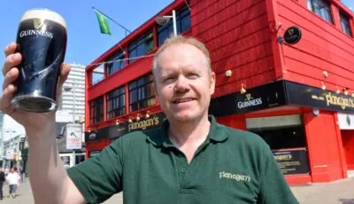 Le Flanagan's Pub en Angleterre rend hommage au Temple Bar de Dublin