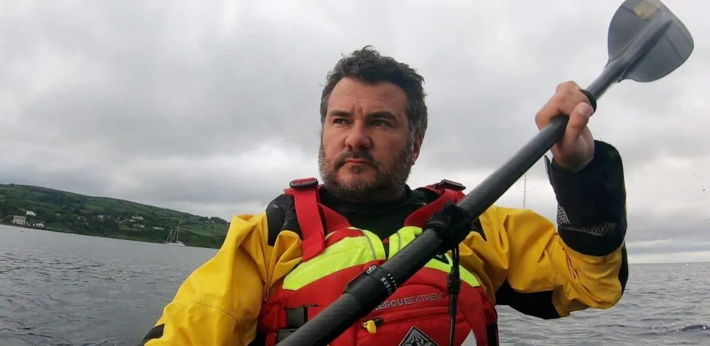 Il fait le tour de l&rsquo;Irlande en kayak pour une association d&rsquo;enfants malades