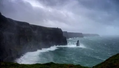 5 choses à ne jamais dire à un irlandais 4 Les Falaises de Moher risquent d'essuyer la tempête Lorenzo