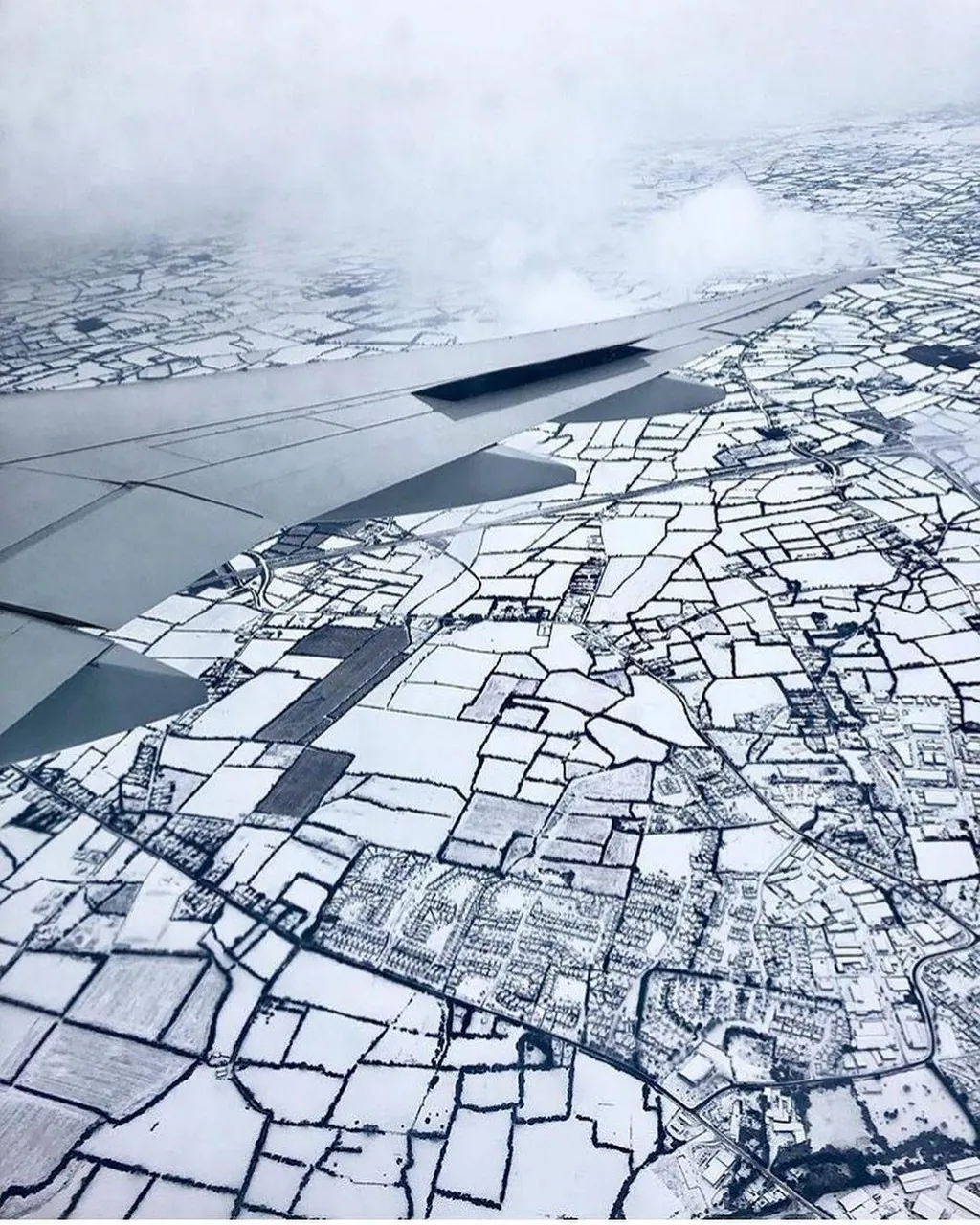 L'Irlande sous la neige vue du ciel