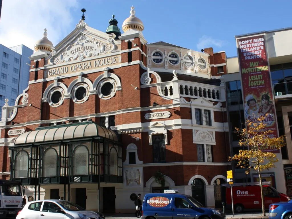 Façade du Grand Opera House de Belfast – Ardfern – cc