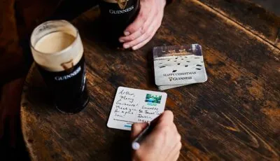 Des sous-bocks Guinness, qui servent de carte postale !