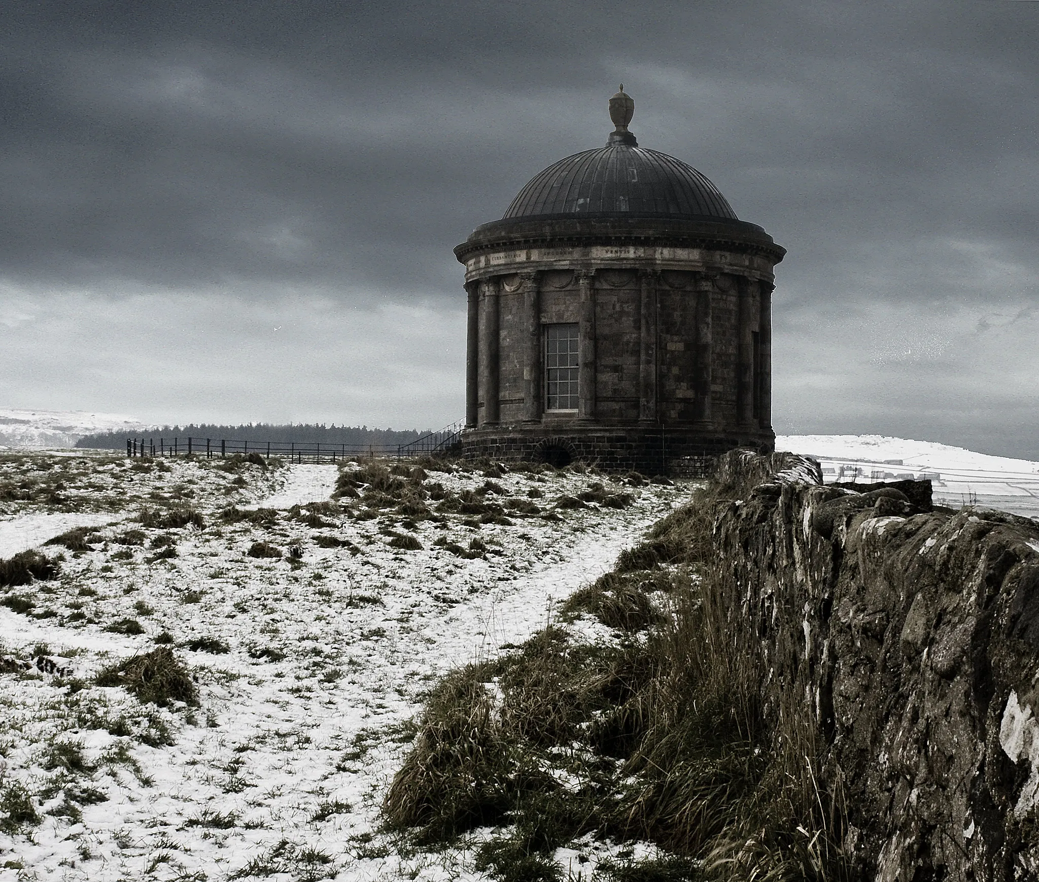 Le Mussenden Temple sous la neige - spatialpan - cc