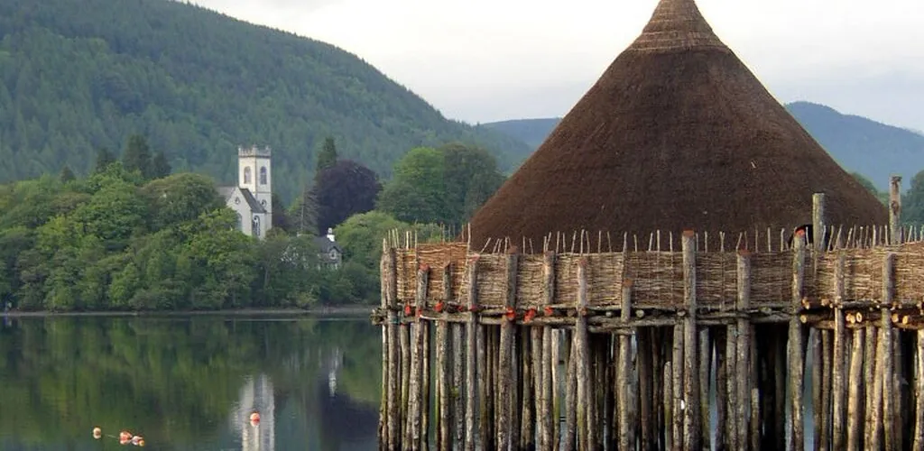 Un crannog reconsituté en Ecosse - Dave Morris  - cc
