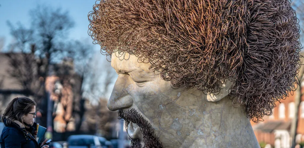 luke kelly statue guild street dublin 1