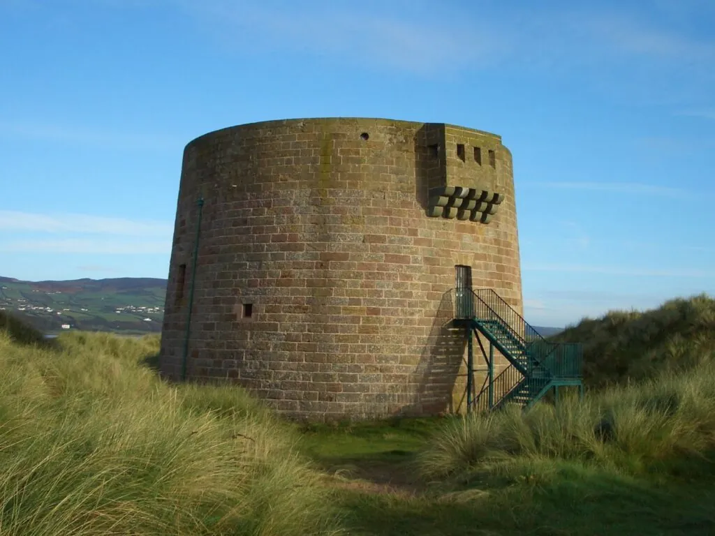 La Magilligan Martello Tower - lizsmith - cc