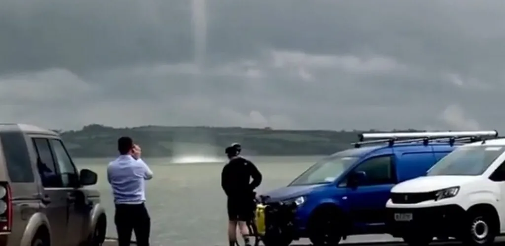 Irlande : un témoin capture des images époustouflantes d’une tornade aquatique
