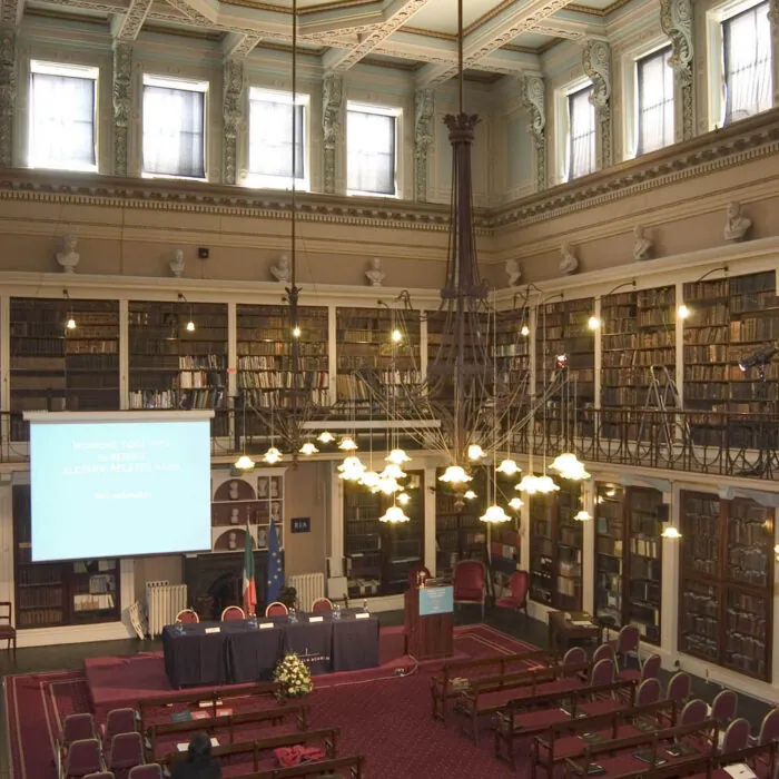 Salle de la Royal Irish Academy - KarenRIA - cc