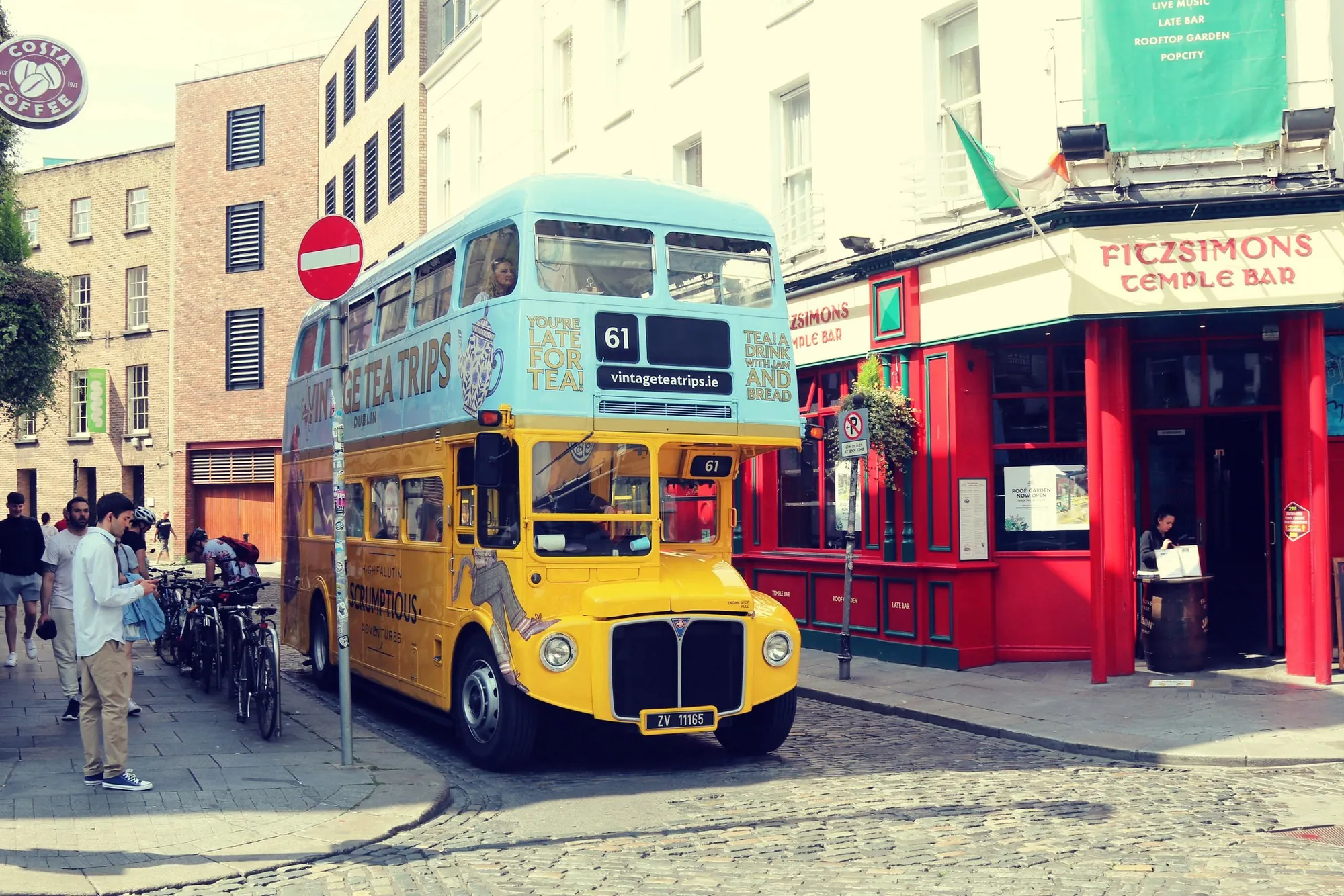 Un bus Vintage Tea Trips à Dublin - Cityswift - cc