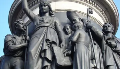 Le O'Connell Monument et ses sculptures - Phil Guest - cc