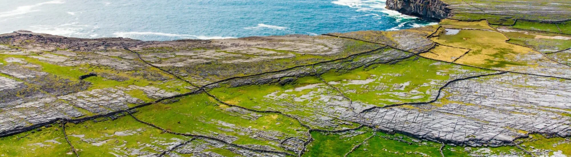 Pourquoi y-a-t-il tant de murs en pierre en Irlande ?