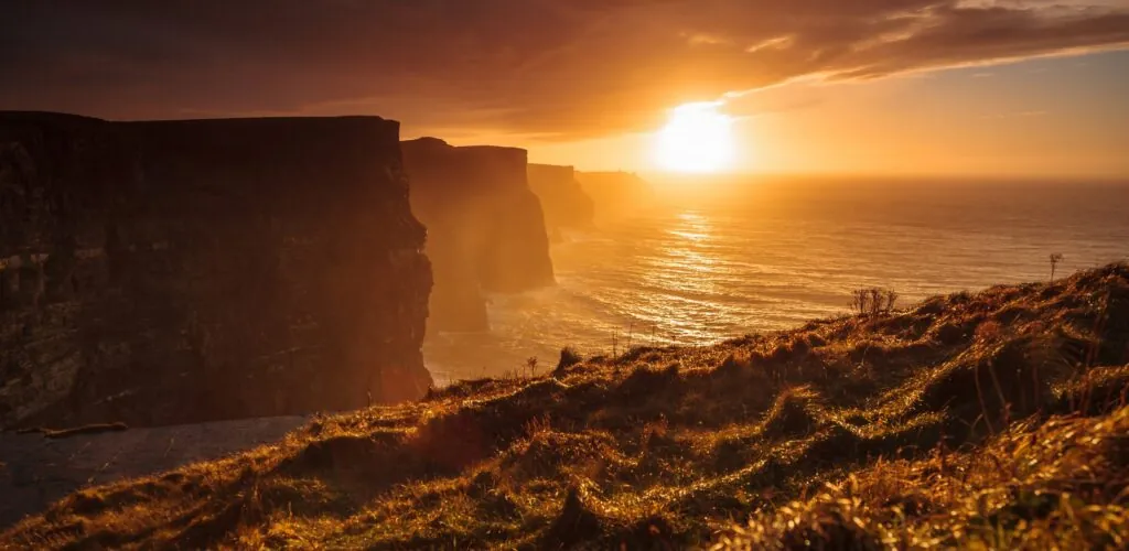 Irlande : notre top 3 des destinations touristiques les plus dangereuses 1 Les Falaises de Moher - © akz