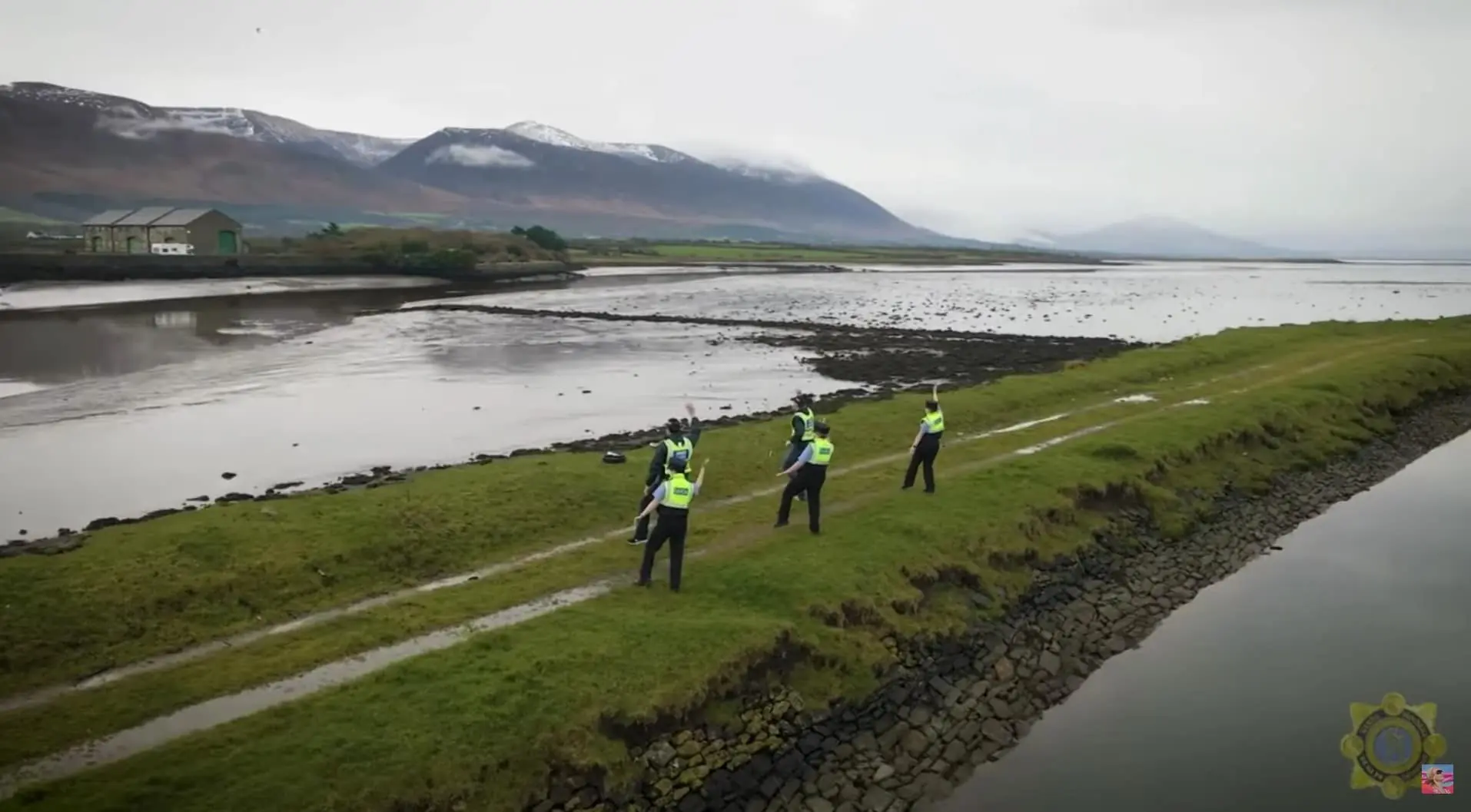 Une image du Jerusalema Dance Challenge de la Police irlandaise