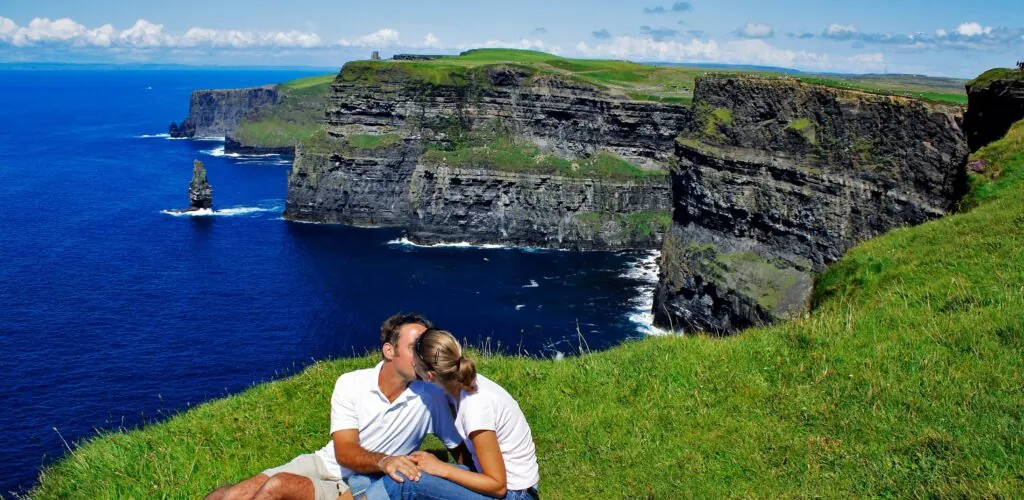 Ces lieux en Irlande qui raviveront la flamme de votre couple 1 Les Falaises de Moher - © panimo