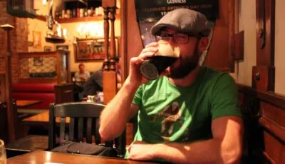 5 choses à ne jamais dire à un irlandais 3 Prenez le temps de vous poser dans un Irish Pub – RyAwesome – cc