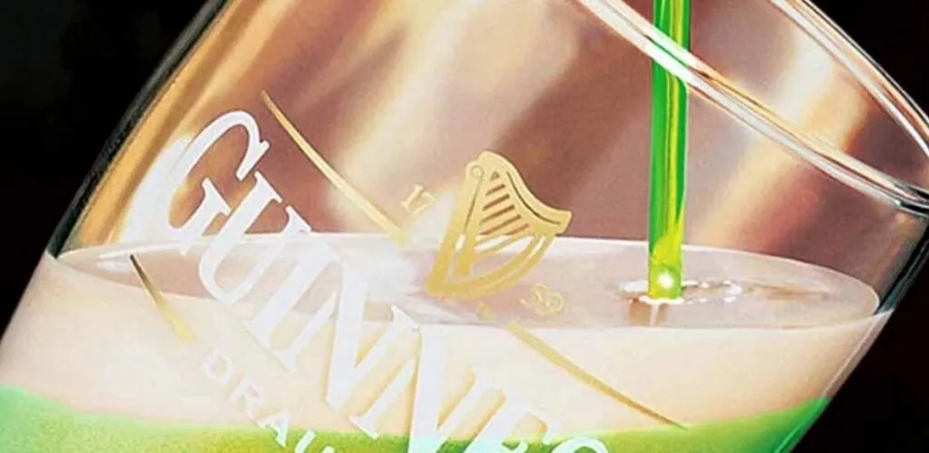 Guinness va teindre sa bière en vert de façon permanente ! 1 La Guinness sera désormais colorée en vert