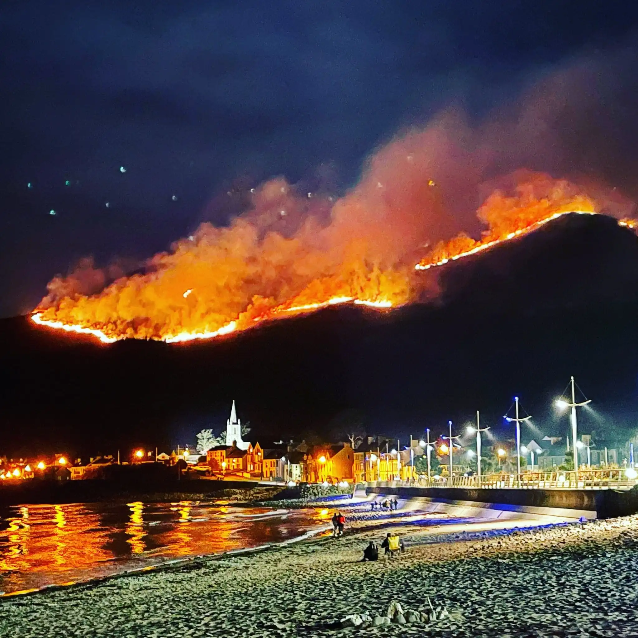 L'incendie dans les Mourne Mountains - Danny Lowry (Twitter)