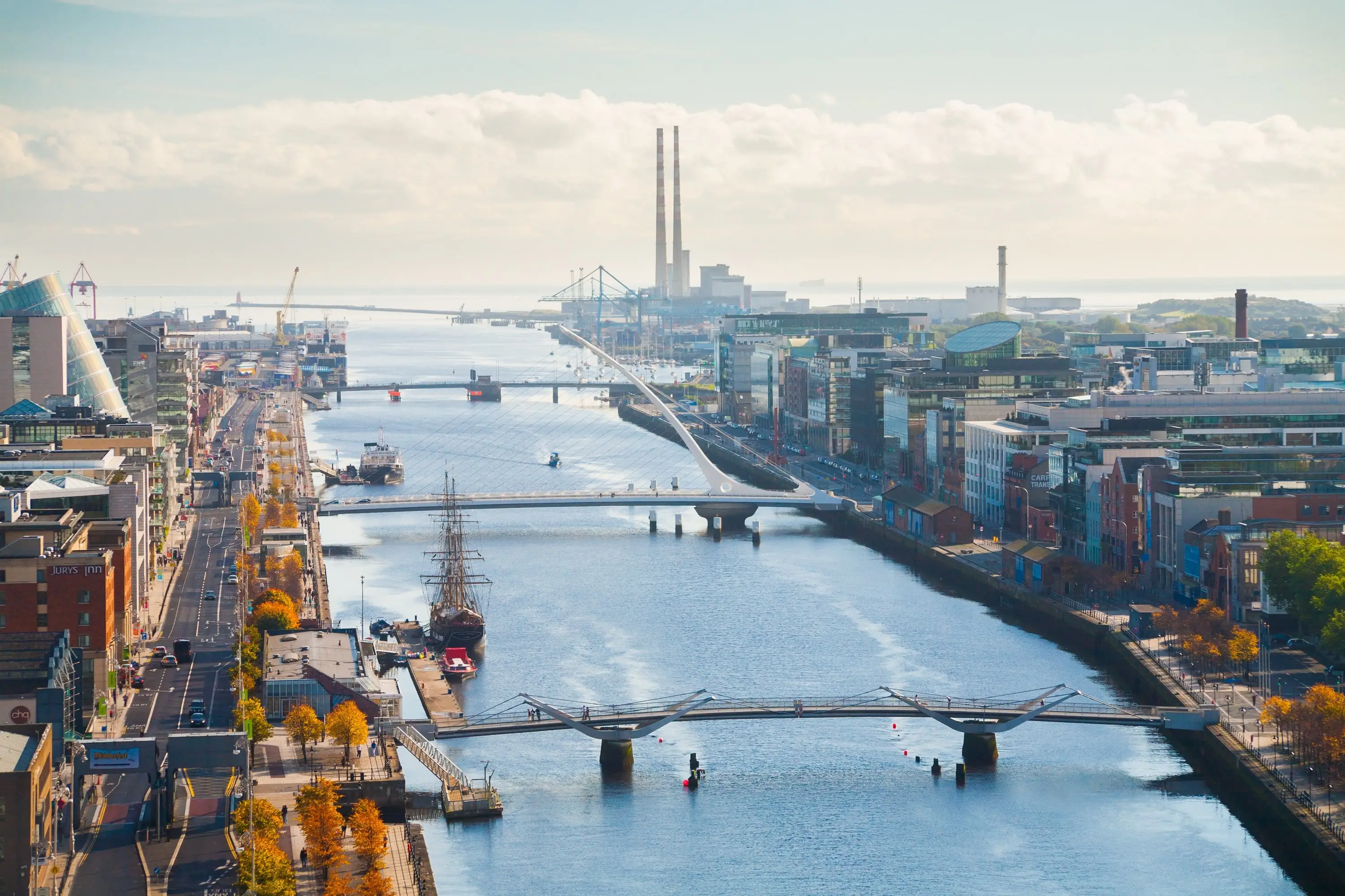 Vue aérienne du fleuve Liffey à Dublin - © SomethingIrish
