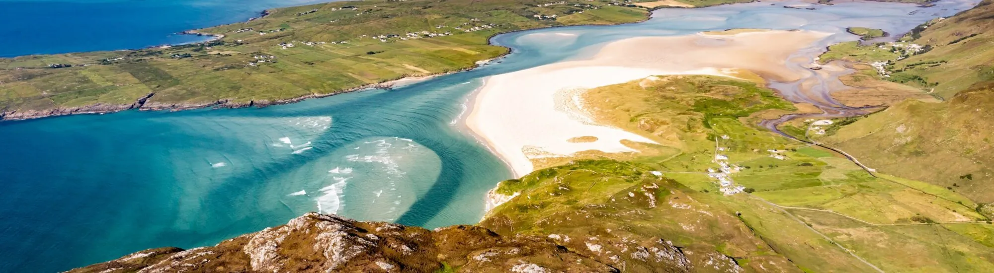 Vue aérienne de Maghera et Ardara depuis Slieve Tooey - © Lukassek